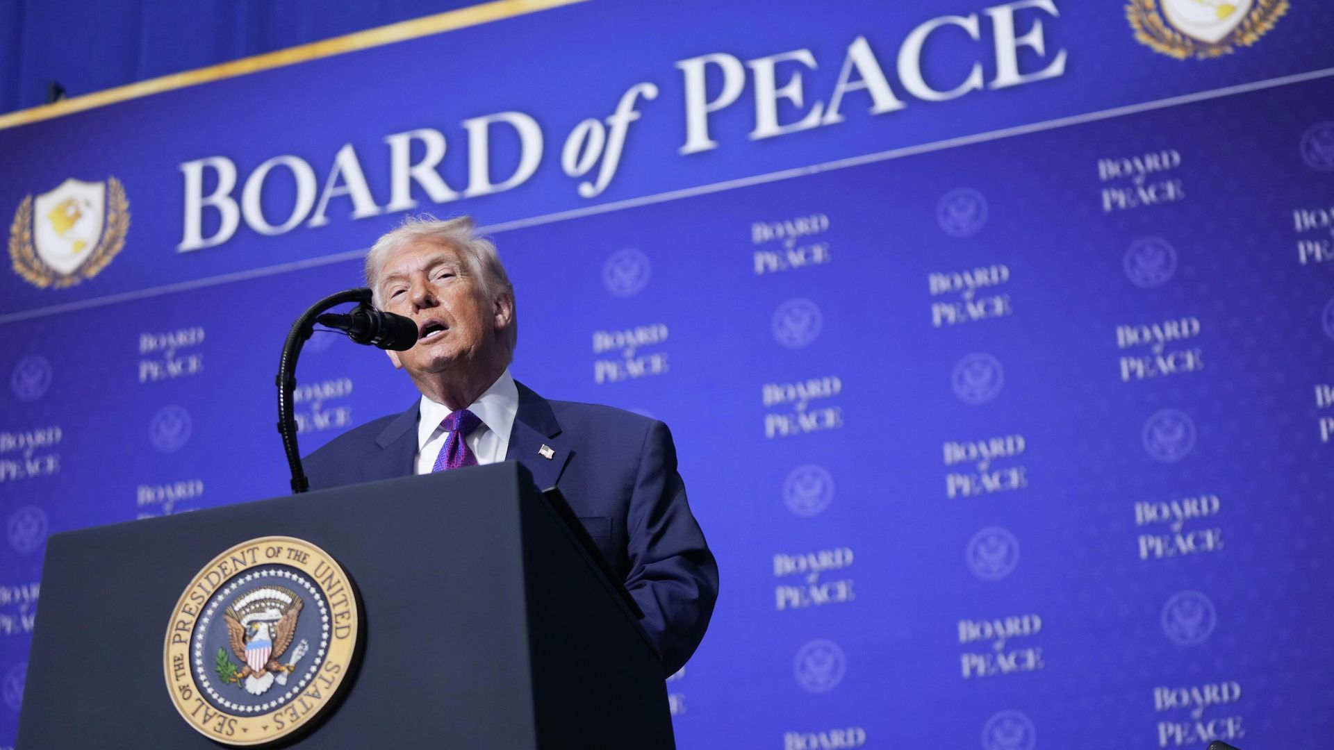 Президент США Дональд Трамп выступает на саммите Совета мира в Вашингтоне. 19 февраля 2026 Президент США Дональд Трамп выступает на саммите Совета мира в Вашингтоне. 19 февраля 2026 - РИА Новости, 1920, 19.02.2026