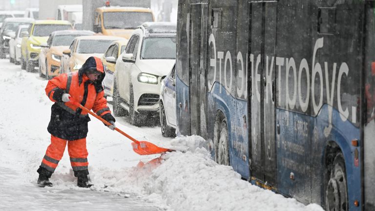 Уборка снега в Москве Уборка снега в Москве