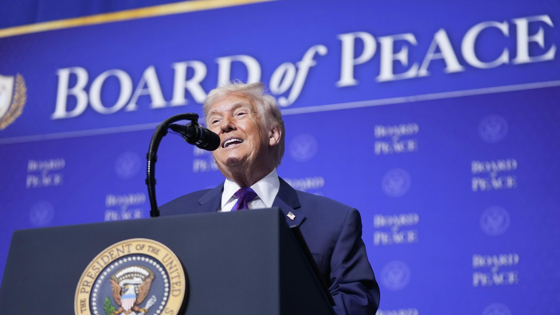 Президент США Дональд Трамп выступает на саммите Совета мира в Вашингтоне Президент США Дональд Трамп выступает на саммите Совета мира в Вашингтоне - РИА Новости, 1920, 19.02.2026