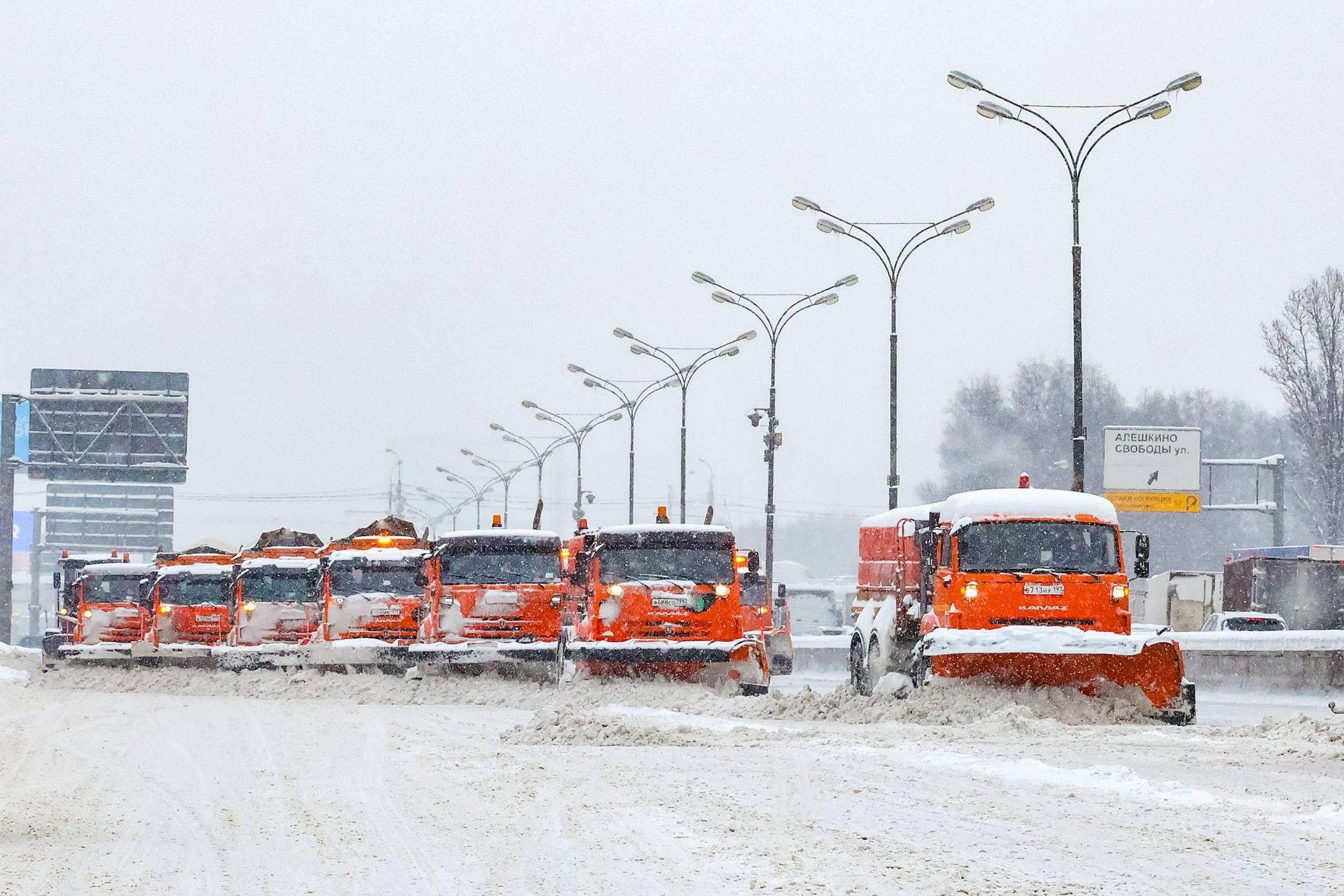 Уборка снега в Москве - РИА Новости, 1920, 19.02.2026