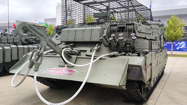 Концерн Уралвагонзавод отправил в российские войска партию модернизированных БРЭМ-80 с улучшенной защитой