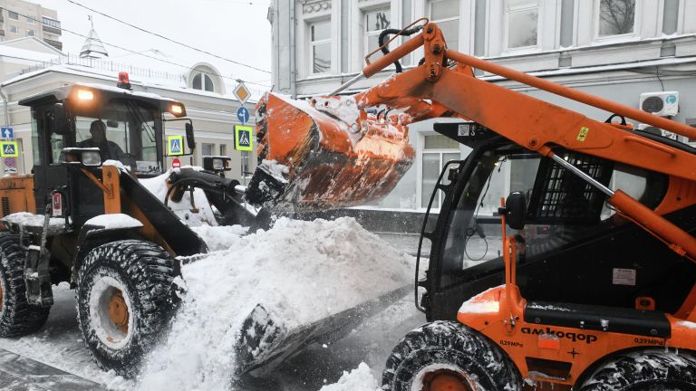 Уборка снега в Москве Уборка снега в Москве