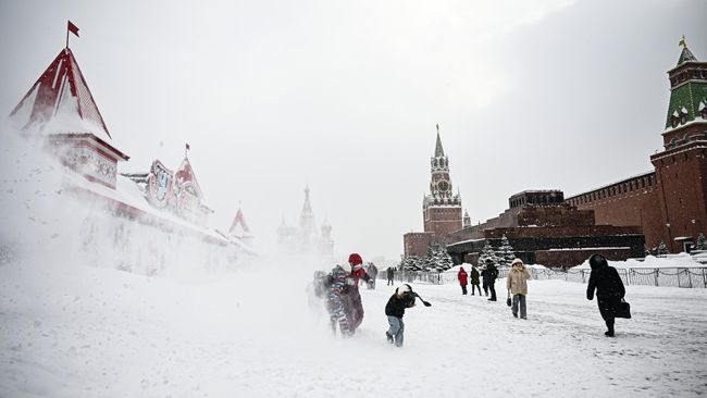 Дети на Красной площади в Москве