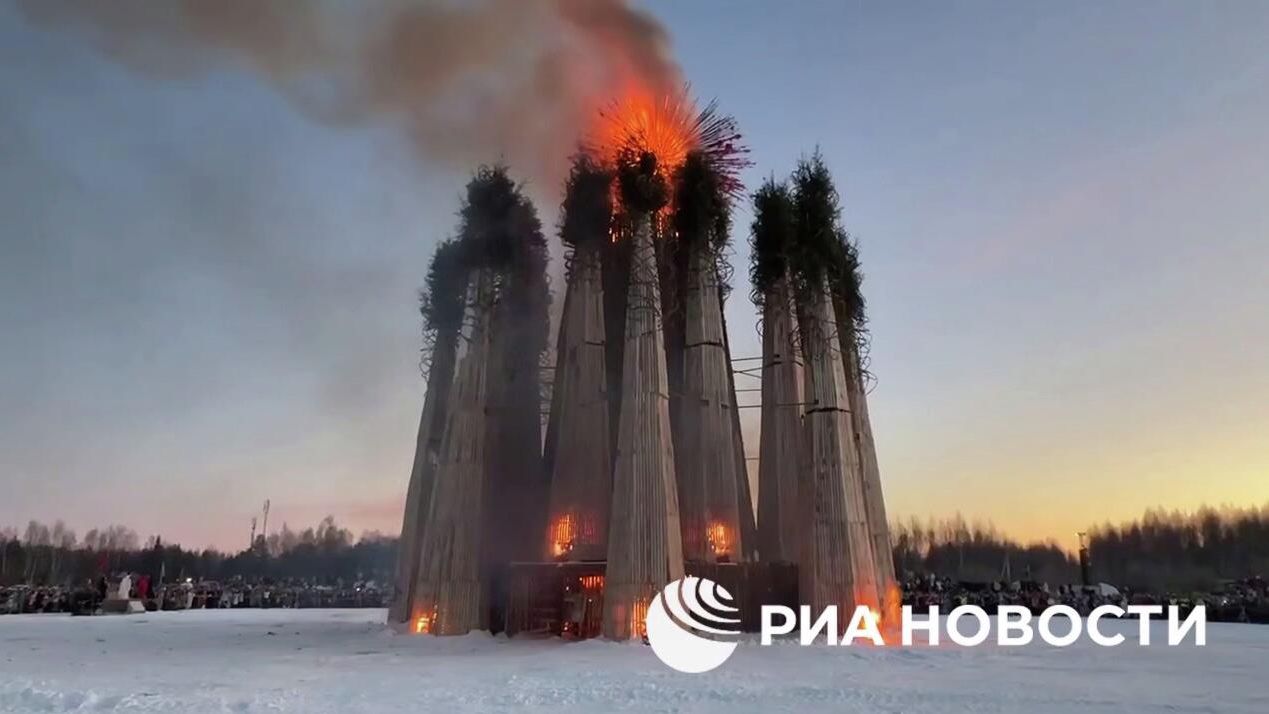 Огромное сердце сожгли на Масленицу в калужском арт-парке Никола-Ленивец. Кадр видео Огромное сердце сожгли на Масленицу в калужском арт-парке Никола-Ленивец. Кадр видео - РИА Новости, 1920, 21.02.2026