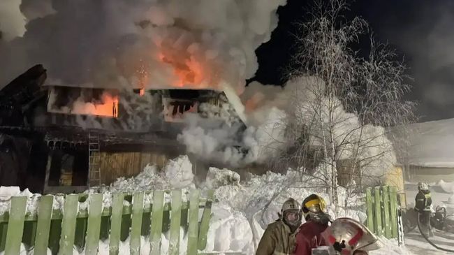 Пожар в частном доме в Тарко-Сале в Ямало-Ненецком автономном округе