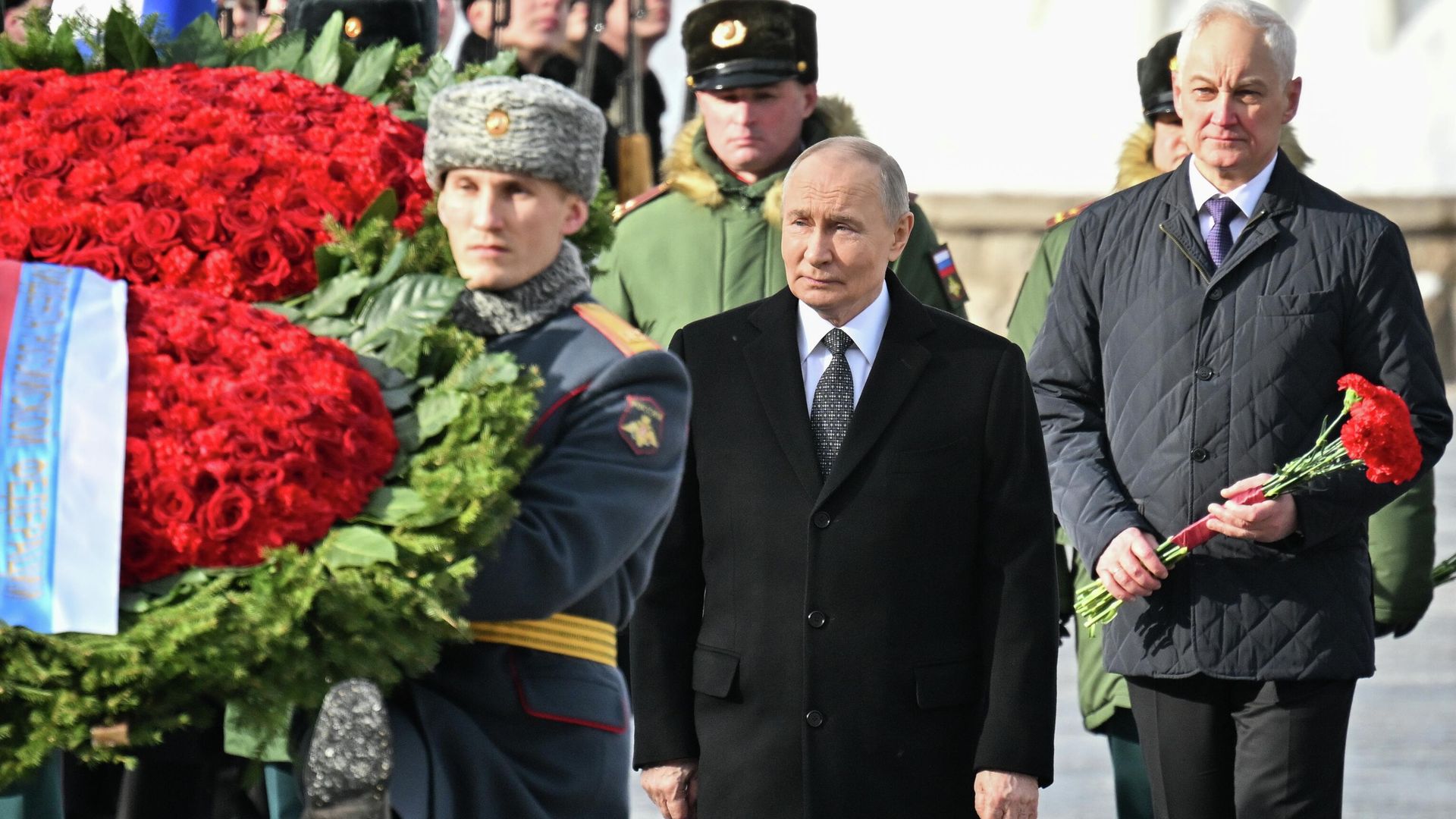 Владимир Путин на церемонии возложения цветов к Могиле Неизвестного Солдата в Александровском саду в Москве Владимир Путин на церемонии возложения цветов к Могиле Неизвестного Солдата в Александровском саду в Москве - РИА Новости, 1920, 22.06.2026
