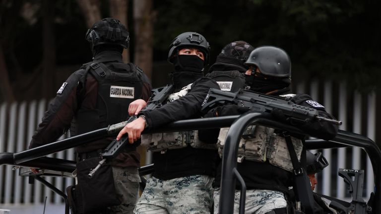 Военнослужащие Национальной гвардии во время беспорядков в Мексике Военнослужащие Национальной гвардии во время беспорядков в Мексике