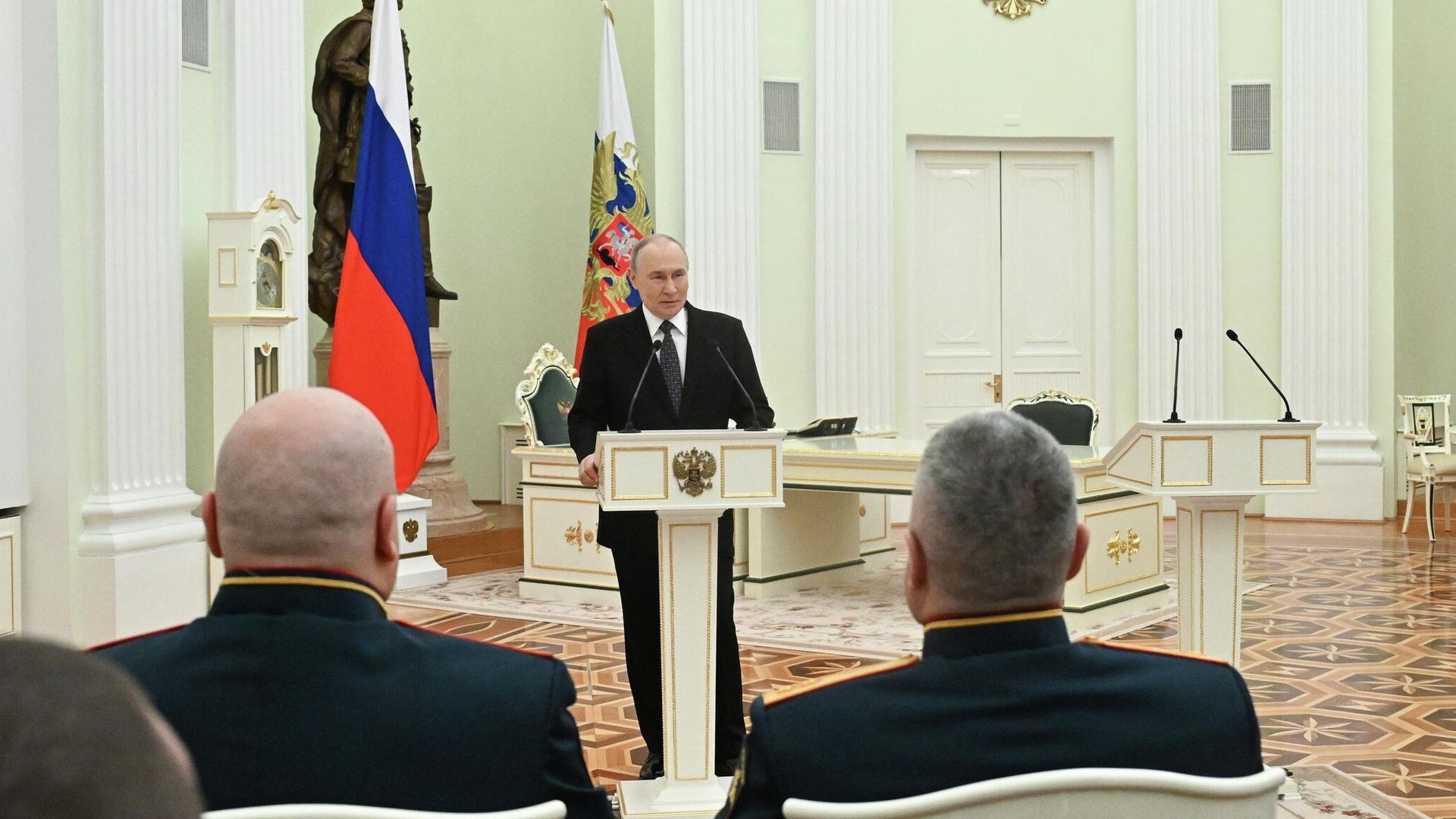 Путин вручает госнаграды военным, удостоенным звания Героя России и ордена Мужества Путин вручает госнаграды военным, удостоенным звания Героя России и ордена Мужества - РИА Новости, 1920, 23.02.2026