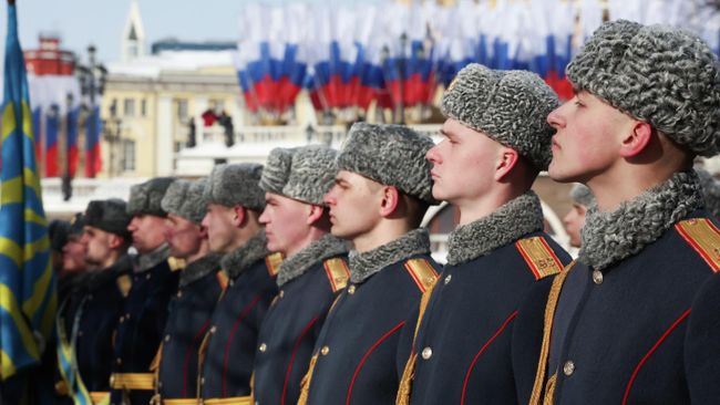 Церемония возложения президентом Владимиром Путиным цветов к Могиле Неизвестного Солдата в Александровском саду в Москве