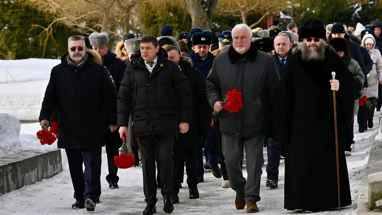 Председатель Тамбовской областной думы Евгений Матушкин почтил память тамбовских воинов на митинге к 23 Февраля Председатель Тамбовской областной думы Евгений Матушкин почтил память тамбовских воинов на митинге к 23 Февраля - РИА Новости, 1920, 24.02.2026