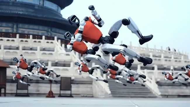 Около 50 человекоподобных роботов компании Unitree Robotics продемонстрировали исполнение боевых искусств на фоне Храма Неба в Пекине