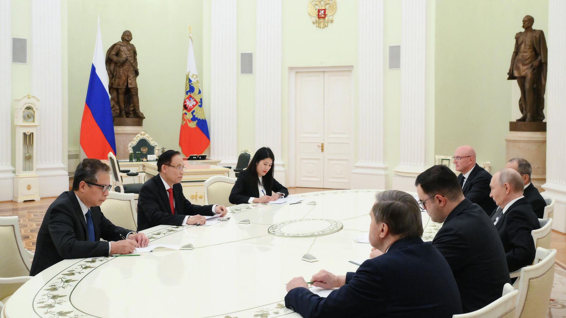 Владимир Путин и Ле Хоай Чунг во время встречи в Москве Владимир Путин и Ле Хоай Чунг во время встречи в Москве - РИА Новости, 1920, 24.02.2026