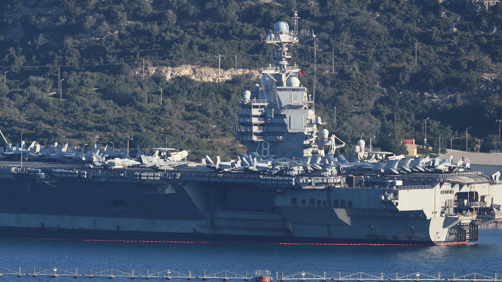 Американский авианосец USS Gerald R. Ford пришвартован у берегов греческого острова Крит. 24 февраля 2026 Американский авианосец USS Gerald R. Ford пришвартован у берегов греческого острова Крит. 24 февраля 2026 - РИА Новости, 1920, 24.02.2026