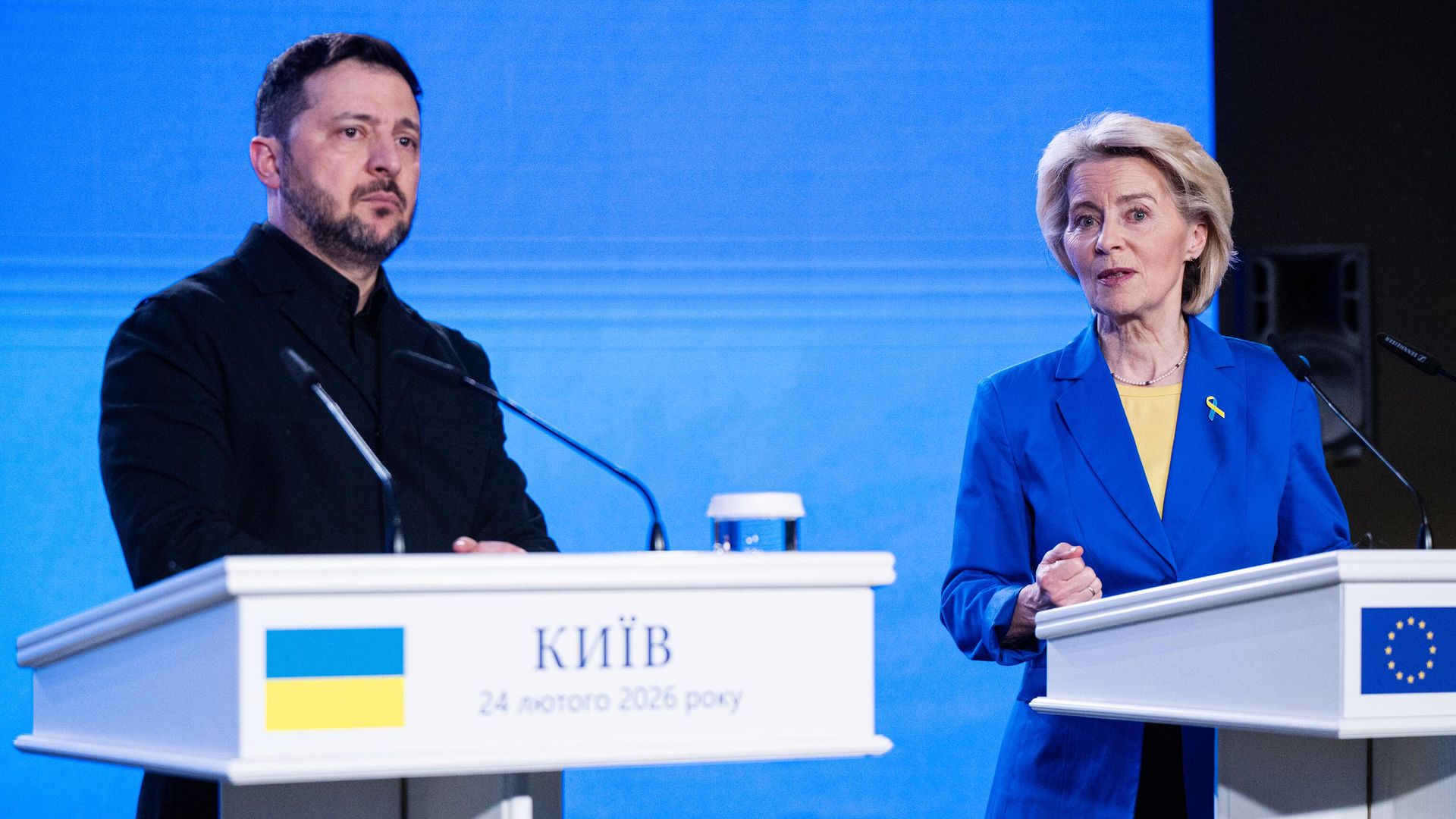 Председатель Европейской комиссии Урсула фон дер Ляйен и Владимир Зеленский во время пресс-конференции в Киеве Председатель Европейской комиссии Урсула фон дер Ляйен и Владимир Зеленский во время пресс-конференции в Киеве - РИА Новости, 1920, 26.02.2026