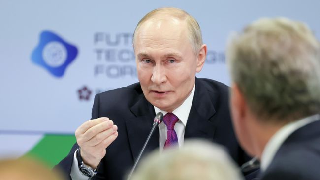 Владимир Путин на встрече с российскими учеными на полях IV Форума будущих технологий в Москве Владимир Путин на встрече с российскими учеными на полях IV Форума будущих технологий в Москве