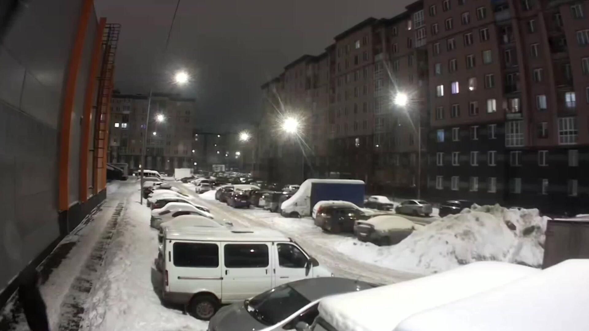 Кадры установки бомбы под автомобилем военнослужащего в Петербурге Кадры установки бомбы под автомобилем военнослужащего в Петербурге - РИА Новости, 1920, 26.02.2026
