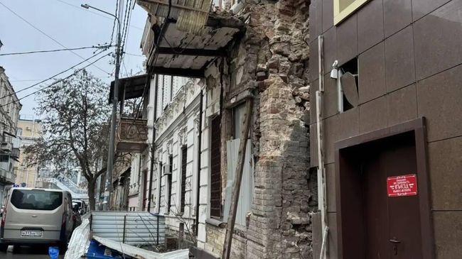 Обрушение стены дома по адресу улица Социалистическая, 45/ улица Шаумяна, 42 в Ростове-на-Дону