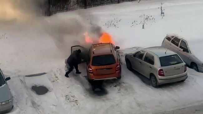 Прохожий, спасший мужчину из горящего автомобиля в Башкирии