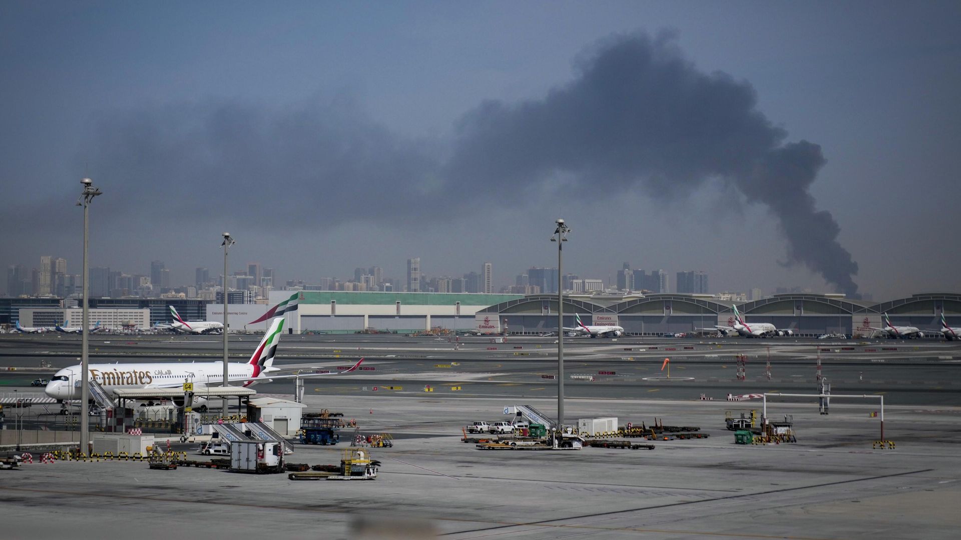Самолеты авиакомпании Emirates в международном аэропорту Дубая, ОАЭ - РИА Новости, 1920, 01.03.2026