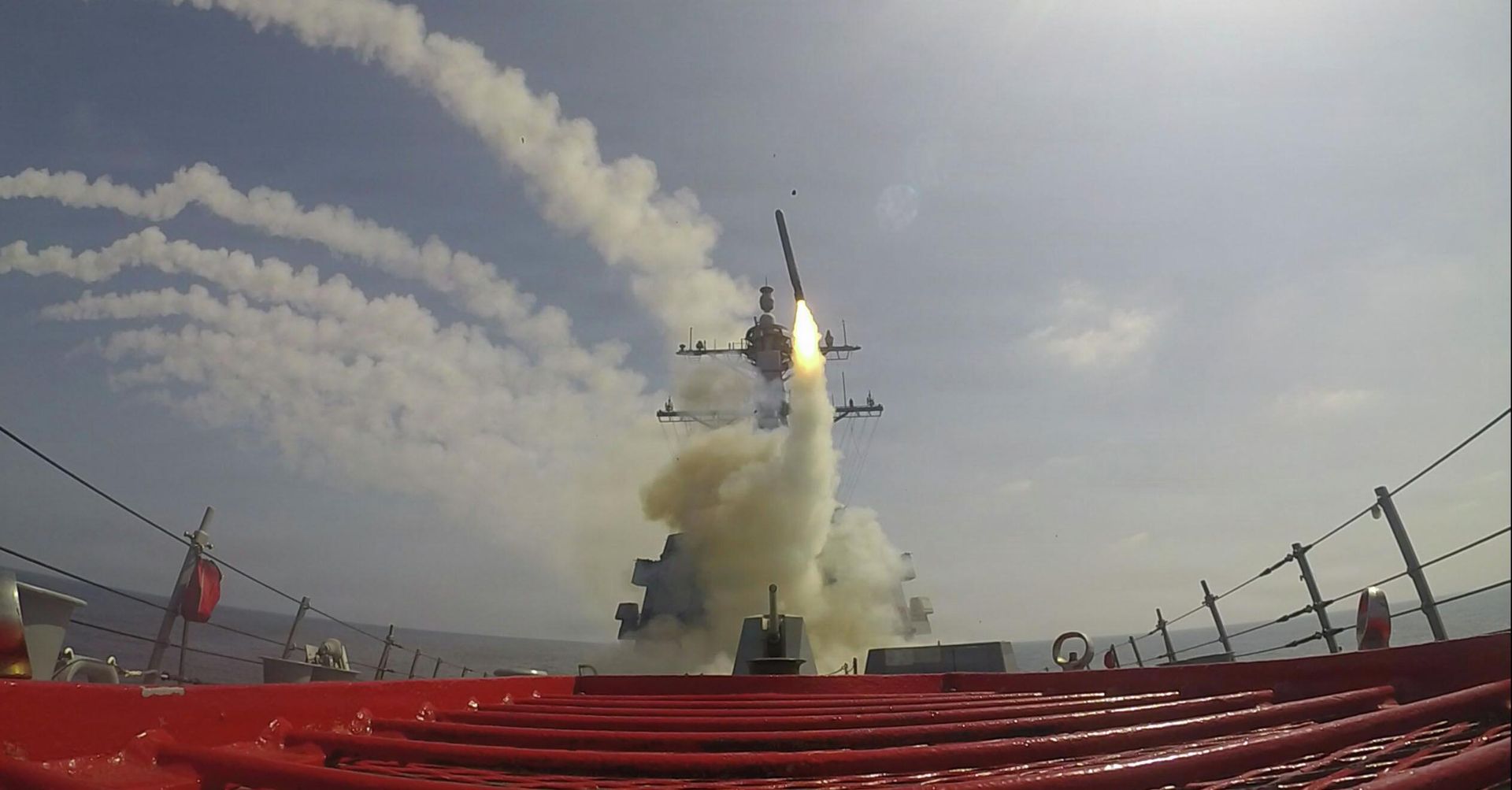 Пуск ракеты Tomahawk с борта эсминца ВМС США Frank E. Petersen Jr. во время операции Эпическая ярость Пуск ракеты Tomahawk с борта эсминца ВМС США Frank E. Petersen Jr. во время операции Эпическая ярость - РИА Новости, 1920, 05.03.2026