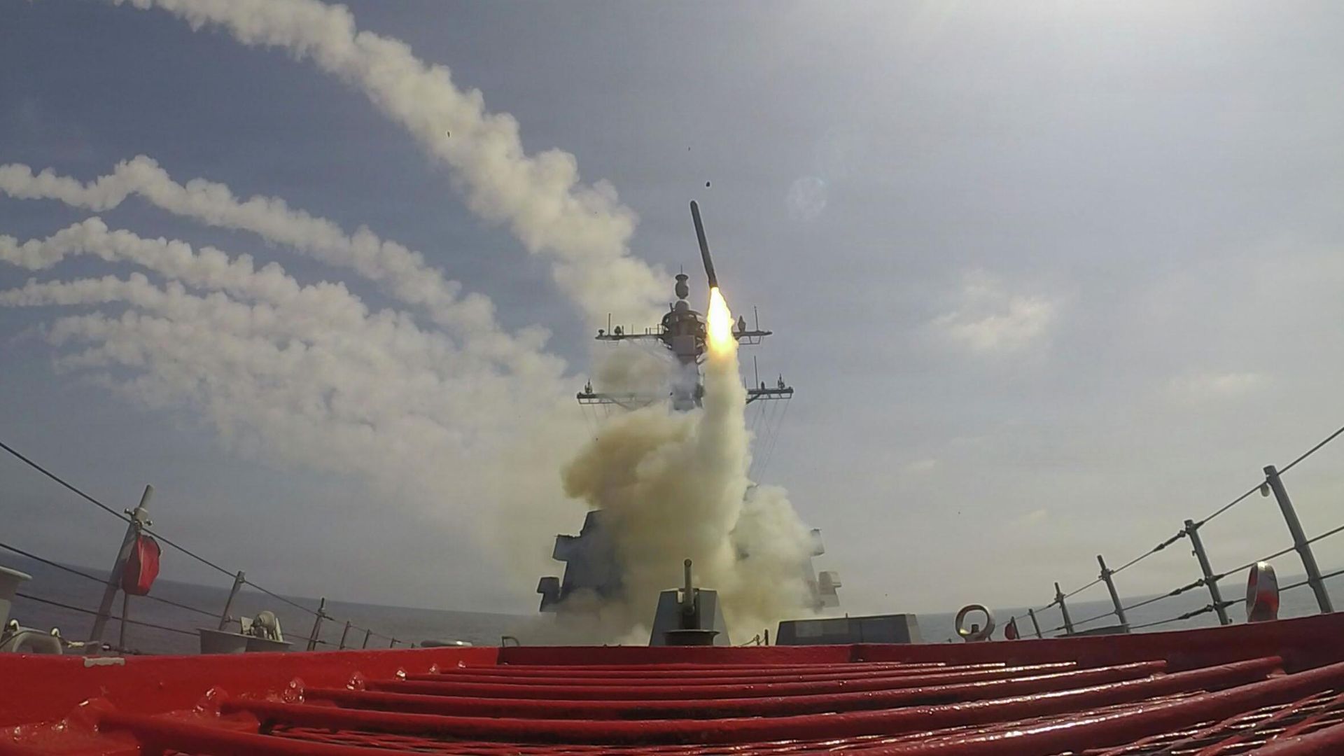 Пуск ракеты Tomahawk с борта эсминца ВМС США Пуск ракеты Tomahawk с борта эсминца ВМС США - РИА Новости, 1920, 30.07.2026