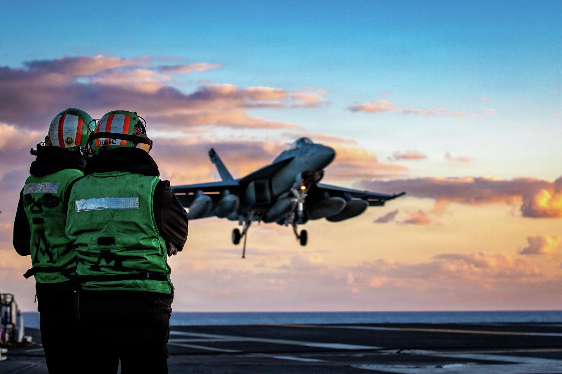 Посадка американского истребителя F/A-18E Super Hornet на палубу авианосца USS Gerald R. Ford в рамках операции Эпическая ярость - РИА Новости, 1920, 02.03.2026