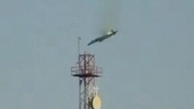 Кадр видео падения горящего самолета в Кувейте