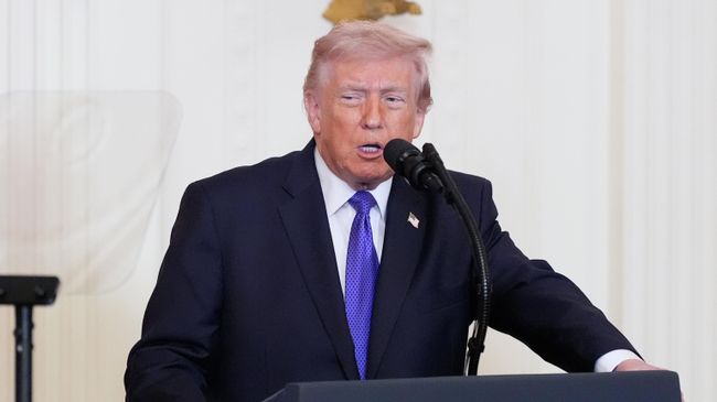 Президент США Дональд Трамп выступает с речью об Иране