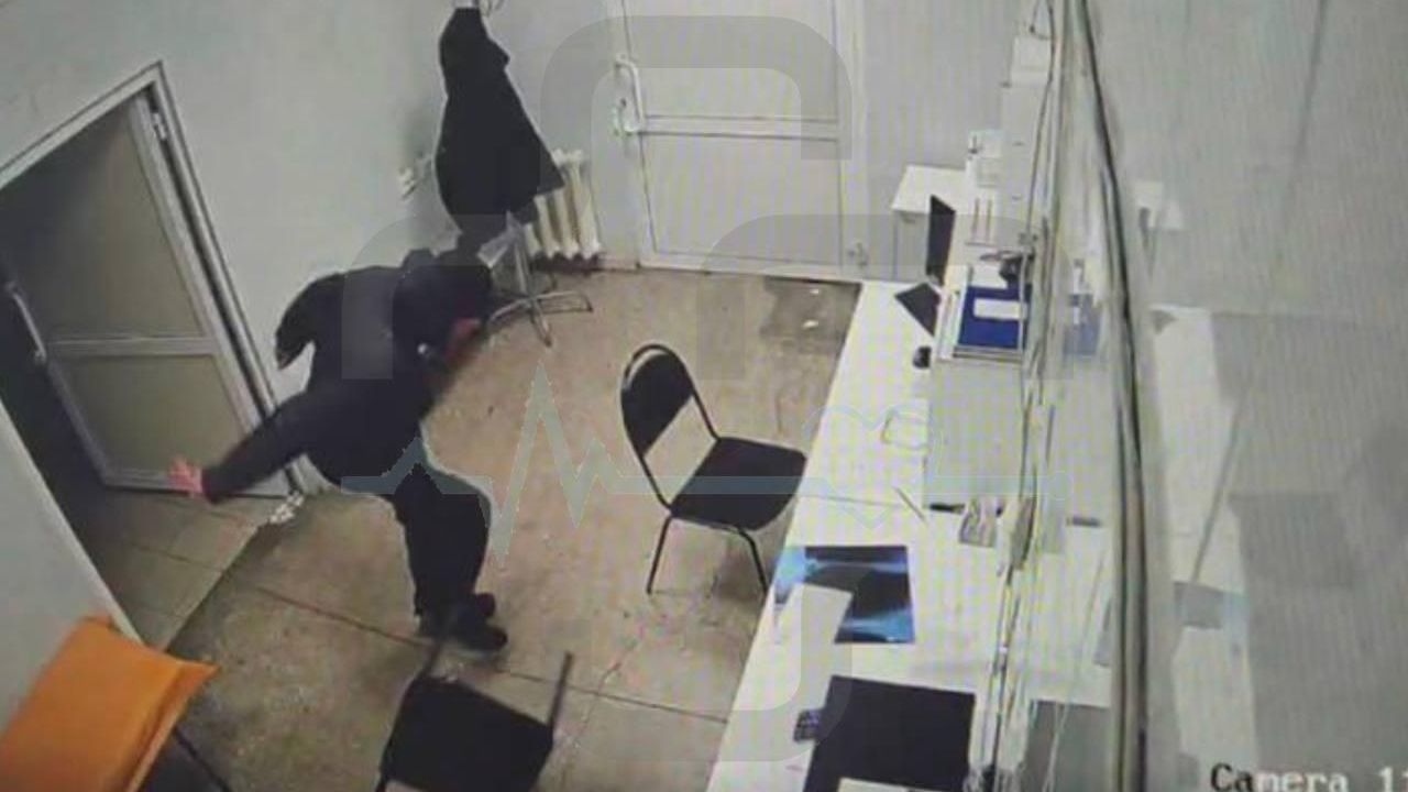 Житель Орска в больнице напал на травматолога, который вернулся из зоны спецоперации Житель Орска в больнице напал на травматолога, который вернулся из зоны спецоперации - РИА Новости, 1920, 03.03.2026