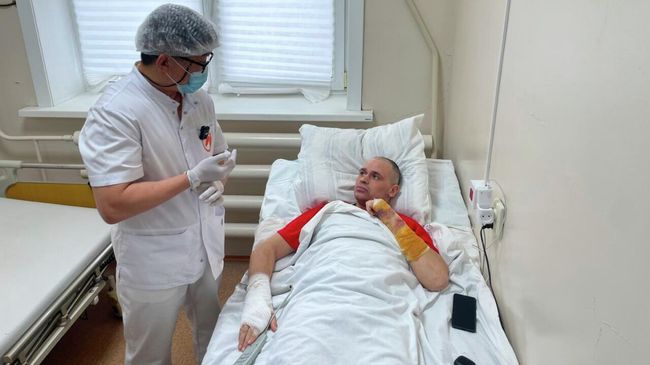 Житель Сахалина, получивший ожоги после падения в колодец с кипятком, в больнице