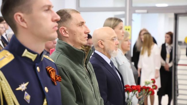 Парту героя в честь бойца спецоперации открыли в школе в Карелии