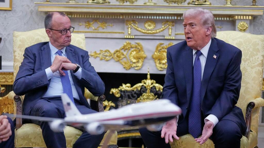 Президент США Дональд Трамп и канцлер Германии Фридрих Мерц во время встречи в Овальном кабинете Белого дома. 3 марта 2026 - РИА Новости, 1920, 04.03.2026