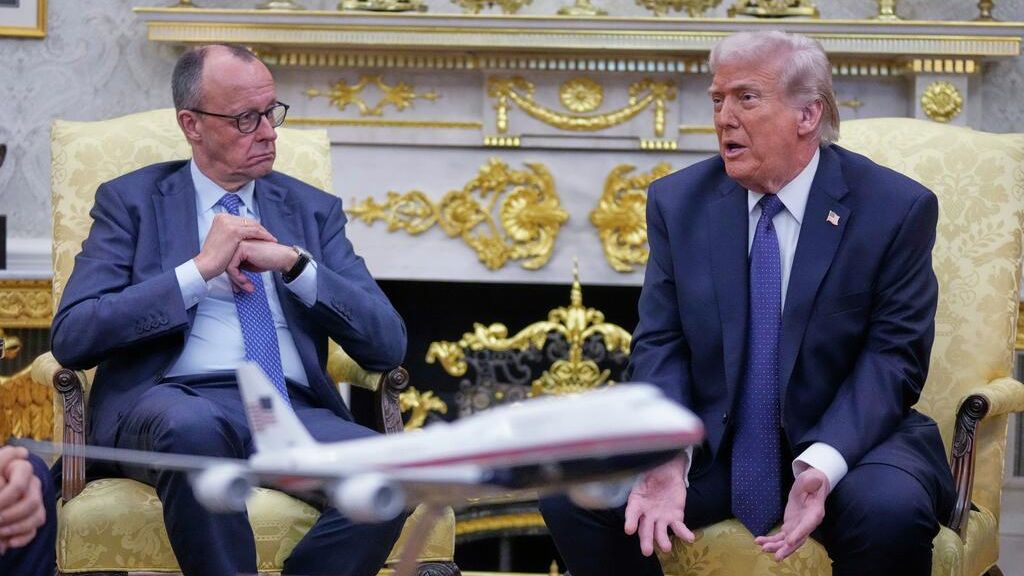 Президент США Дональд Трамп и канцлер Германии Фридрих Мерц во время встречи в Овальном кабинете Белого дома. 3 марта 2026 Президент США Дональд Трамп и канцлер Германии Фридрих Мерц во время встречи в Овальном кабинете Белого дома. 3 марта 2026 - РИА Новости, 1920, 04.03.2026