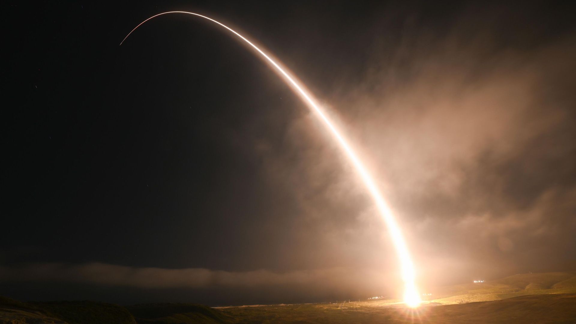 Испытательный пуск невооруженной межконтинентальной баллистической ракеты Minuteman III - РИА Новости, 1920, 18.06.2026