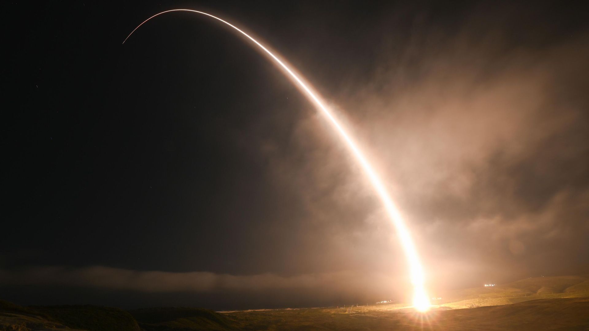 Испытательный пуск невооруженной межконтинентальной баллистической ракеты Minuteman III Испытательный пуск невооруженной межконтинентальной баллистической ракеты Minuteman III - РИА Новости, 1920, 04.03.2026