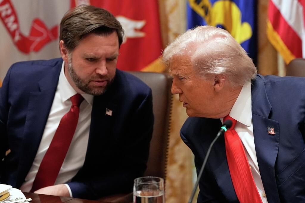 Президент США Дональд Трамп и вице-президент США Джей Ди Вэнс Президент США Дональд Трамп и вице-президент США Джей Ди Вэнс - РИА Новости, 1920, 10.03.2026