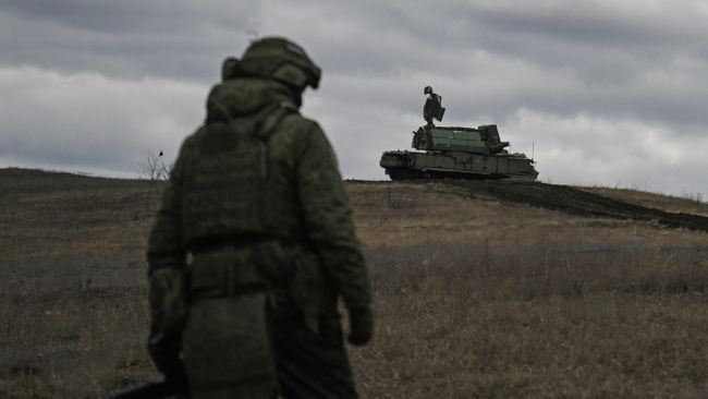 Боевая работа расчета зенитно-ракетного комплекса Тор-М1