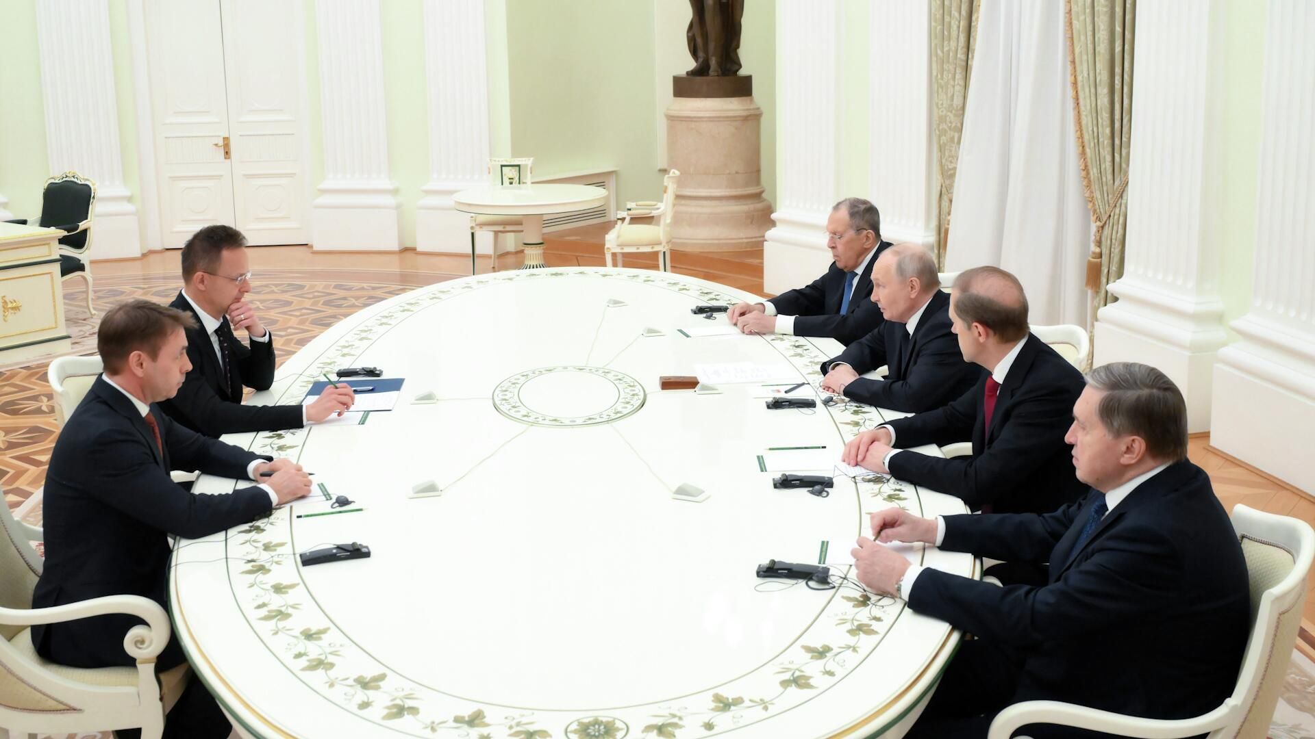 Встреча Путина с главой МИД Венгрии Сийярто в Кремле Встреча Путина с главой МИД Венгрии Сийярто в Кремле - РИА Новости, 1920, 04.03.2026