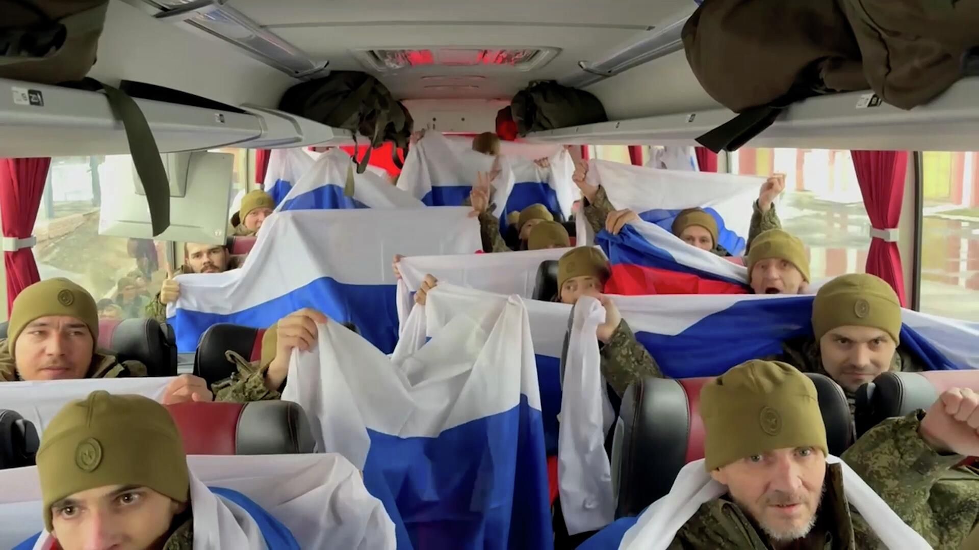 Кадры с российскими военными, которых вернули из украинского плена - РИА Новости, 1920, 05.03.2026
