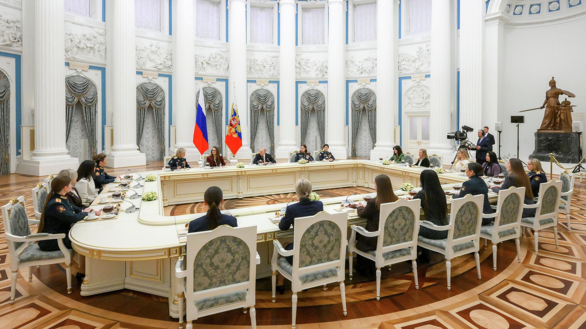 Президент РФ Владимир Путин в Кремле на встрече с женщинами - представительницами разных профессий в преддверии Международного женского дня - РИА Новости, 1920, 05.03.2026
