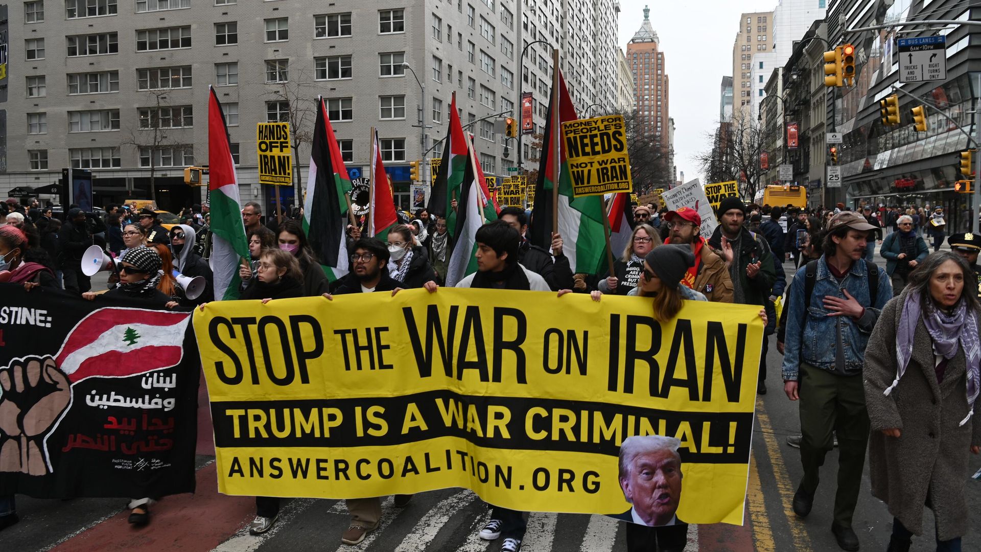Акция протеста против операции США в Иране в Нью-Йорке Акция протеста против операции США в Иране в Нью-Йорке - РИА Новости, 1920, 07.03.2026