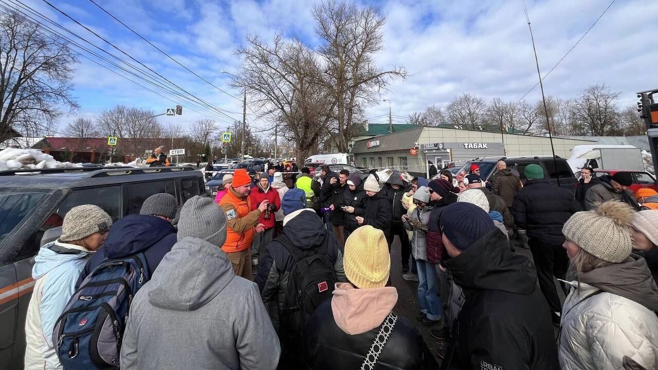 Добровольцы поисково-спасательного отряда ЛизаАлерт продолжают поиски троих детей в Звенигороде Добровольцы поисково-спасательного отряда ЛизаАлерт продолжают поиски троих детей в Звенигороде - РИА Новости, 1920, 08.03.2026