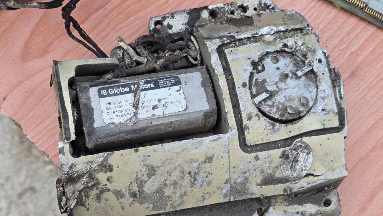 Обломки снаряда, которым предположительно был нанесен удар по школе в Иране Обломки снаряда, которым предположительно был нанесен удар по школе в Иране - РИА Новости, 1920, 11.03.2026