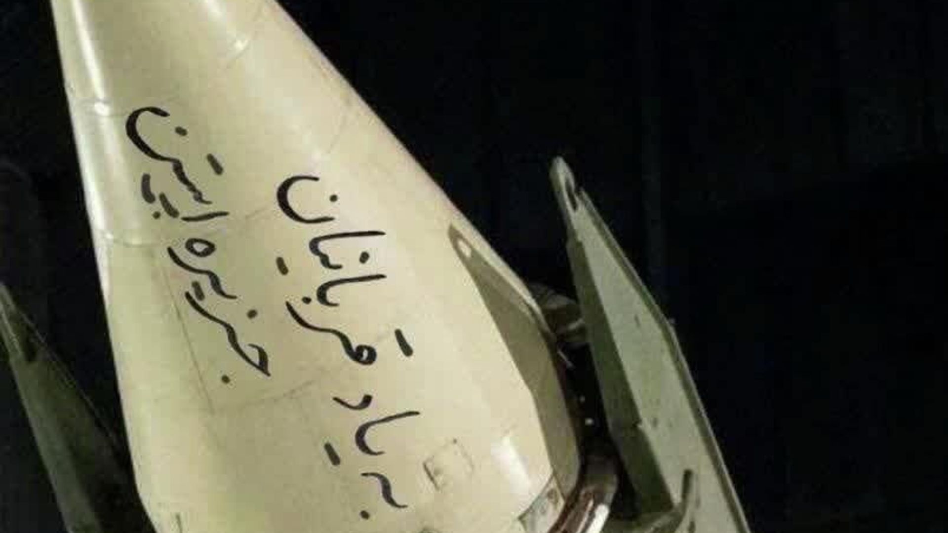 Ракета с подписью в память о жертвах скандального американского финансиста Джеффри Эпштейна Ракета с подписью в память о жертвах скандального американского финансиста Джеффри Эпштейна - РИА Новости, 1920, 11.03.2026