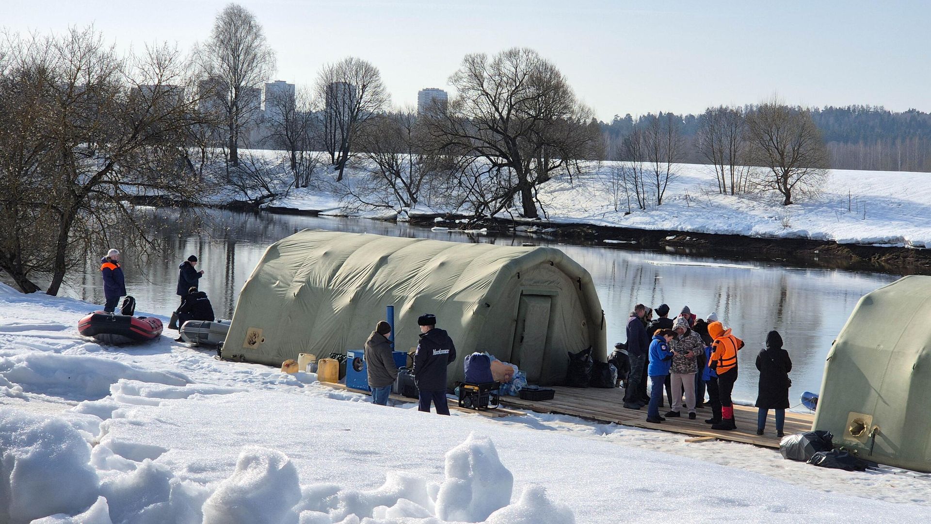 Поиски пропавших подростков в Звенигороде Поиски пропавших подростков в Звенигороде - РИА Новости, 1920, 17.03.2026