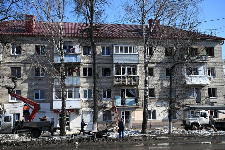 Здание, поврежденное в результате ракетного удара ВСУ по Брянску Здание, поврежденное в результате ракетного удара ВСУ по Брянску