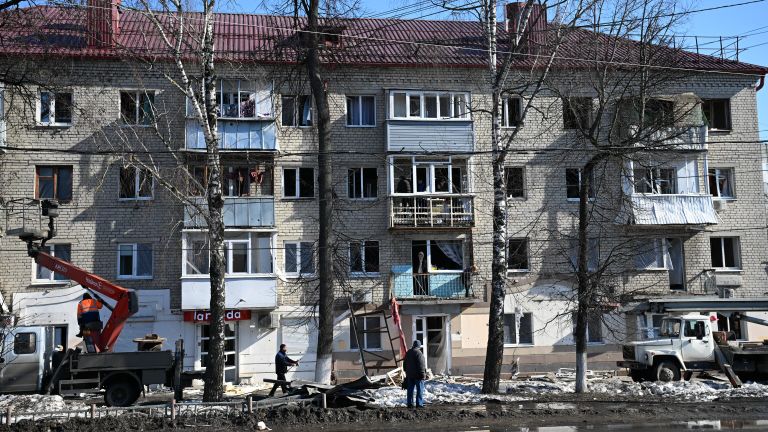 Здание, поврежденное в результате ракетного удара ВСУ по Брянску Здание, поврежденное в результате ракетного удара ВСУ по Брянску