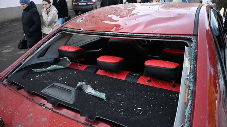 Автомобиль, поврежденный в результате ракетного удара ВСУ по Брянску Автомобиль, поврежденный в результате ракетного удара ВСУ по Брянску