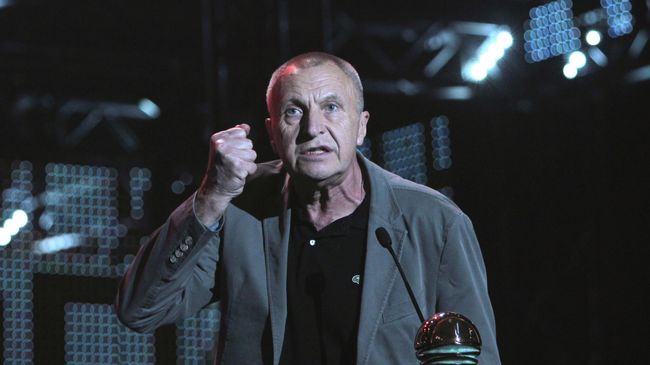 Режиссер и актер Андрей Смирнов получил приз За честь и достоинство на церемонии открытия XXII Открытого российского кинофестиваля Кинотавр в Сочи