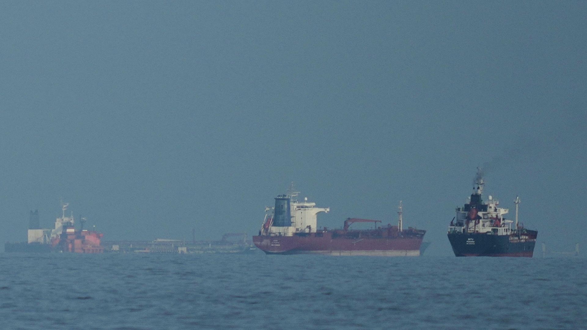 Танкеры вблизи Ормузского пролива Танкеры вблизи Ормузского пролива - РИА Новости, 1920, 06.04.2026